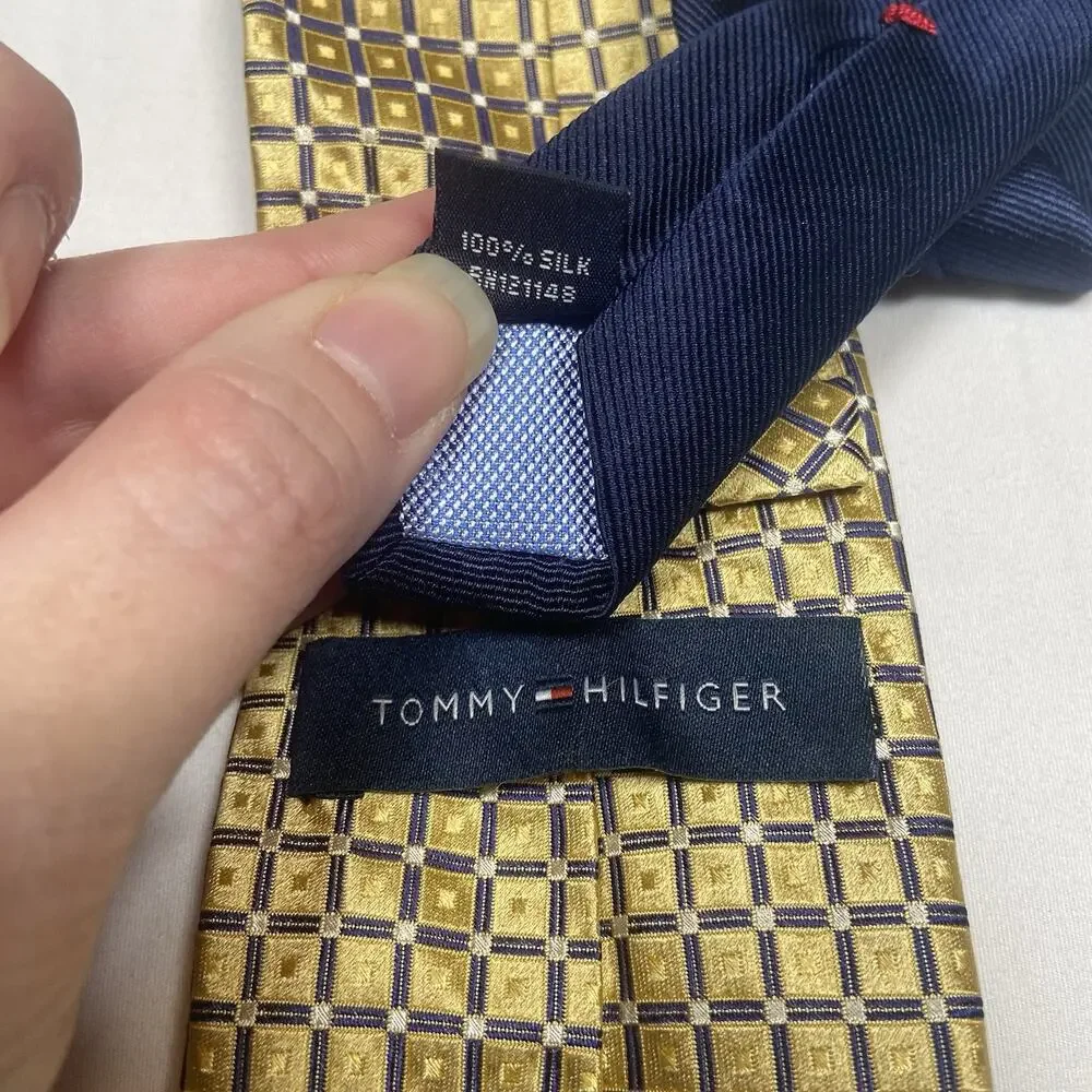 Tommy Hilfiger Mens Tie Blue Gold 2 Toned EUC Geometric 100% Silk Preppy